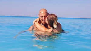 Separ poriadne vyvádza s mladučkou milenkou! Na to prišli od ľudí nemilosrdné komentáre!