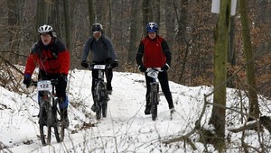 Súboj bikerov a snehu v Stupave