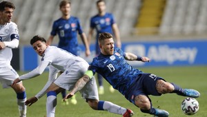 Slováci mohli rozhodnúť v závere, ale remízu na Cypre vychytal Dúbravka