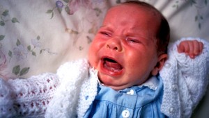 Dieťa (1) sa udusilo. Rodičia boli tak opití, že si nič nepamätajú