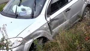 Bez vodičáku a s takmer tromi promile. Ján išiel desiatky metrov v priekope