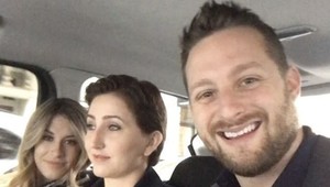 Harmonický trojuholník. Adam má dve lásky a spí s nimi v posteli