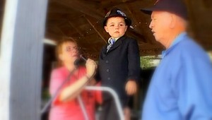 Má štyri roky, je druhýkrát starostom a volá sa Boby