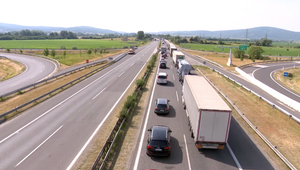 Nekonečné čakanie na D2 v smere do Bratislavy nás pravdepodobne čaká znova. Minister Doležal argumentuje najlepším riešením