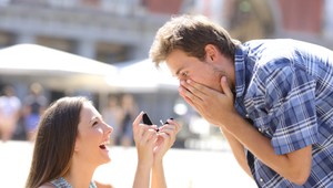 Zásnuby po slovensky: Slováci netrvajú na prsteni, ani na žiadosti o ruku zo strany muža. Čo ukázal prieskum?