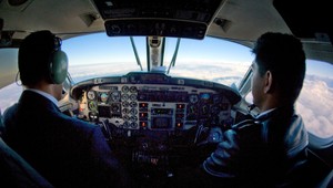 Pozrite sa, čo sa deje v kokpite, ak nedáte telefón do leteckého módu