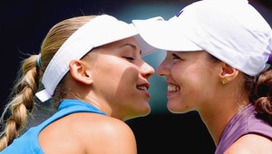 Hingisová s Kurnikovovou sa predstavia na turnaji legiend vo Wimbledone