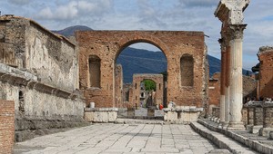 Archeológom v Pompejach sa pri odkrytí starovekej vily naskytol erotický pohľad