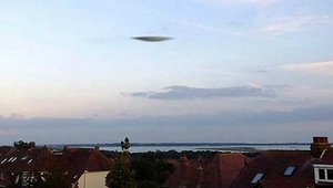 Nad Britániou preletelo UFO, tvrdia svedkovia