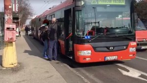 V bratislavskej MHD zomrel človek