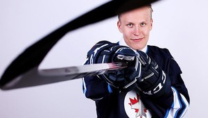 Patrik Laine podpísal nováčikovskú zmluvu s Winnipegom