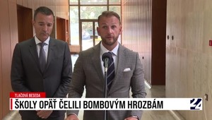 Tlačová beseda ministrov školstva a vnútra k ďalším bombovým hrozbám na školách