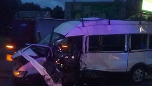 Zrážka nákladných áut skončila tragicky. Nehodu neprežili dvaja ľudia