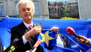 Prvé prekvapenie eurovolieb. Extrémista Wilders prepadol