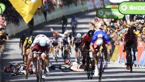 Sagan na Tour de France skončil. Za úder lakťom ho diskvalifikovali