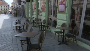 Okrem interiérov zatvorili aj exteriéry reštaurácii. Odhadované straty sú v stovkách miliónov