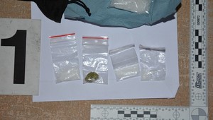 Polícia obvinila dvoch mužov z drogovej trestnej činnosti: Skladovali a predávali pervitín