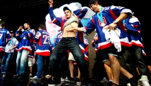 Tatar (21) a Hudáček (21) si užívajú. Ukázali aj lásku