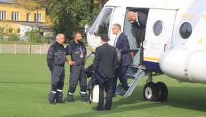 Predseda parlamentu čelí kritike z papaláštva za let štátnym vrtuľníkom do Rimavskej Soboty