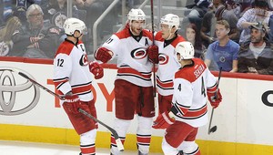 Dve asistencie Sekeru, postup St. Louis do play-off