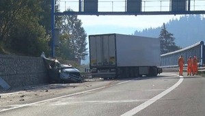 Tragická nehoda na Kysuciach. Zrážku áut a kamiónov neprežila lekárka