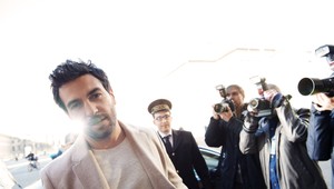 Populárny herec z Fakjú pán profesor ako filmová hviezda na úteku v novej bláznivej komédii!