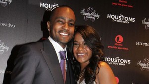 Bobbi Kristina podstúpila nový zákrok, jej priateľ má zákaz návštev v nemocnici