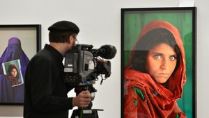 Svet ohúrila svojimi zelenými očami, teraz sedí vo väzení