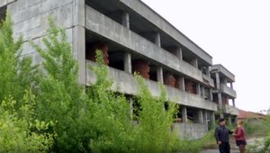 Muž chcel riešiť problémy skokom, vyjednávač ho odhovoril