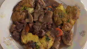 Hlavné jedlo: Boeuf à la bourguignonne