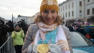 Nasťa Kuzminová sa vrátila domov! Vítali na námestí v Bystrici