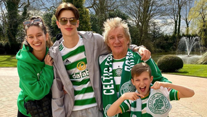 Hrôza na ihrisku! Len 11-ročný syn hviezdneho speváka skolaboval počas zápasu!