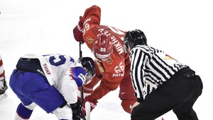 Kľúčový zápas s Rusmi sa Slovákom vyhrať nepodarilo. Náš postup je ohrozený