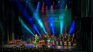 Šéfovia parlamentov V4 si pripomenuli Nežnú revolúciu slávnostným koncertom v Divadle Hybernia