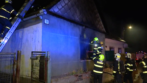 Kúrili, čím mohli: Požiar rodinného domu pripravil dvojicu o život