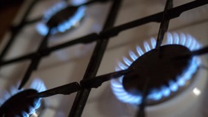 Plyn bude lacnejší. Kto ním kúri, ušetrí 50 eur
