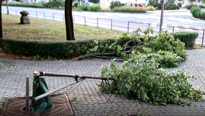 Žilinu zasiahli silné búrky: Hlásia výpadky elektriny aj problémy v doprave