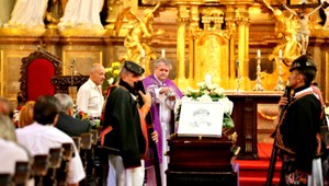 Zbohom princ Bajaja. V Banskej Bystrici sa rozlúčili s Ivanom Palúchom (†75)