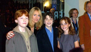 Oslava 20 rokov Harryho Pottera bez J. K. Rowlingovej?! Potrestaná za názor, hnevajú sa fanúšikovia!