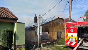 Dom v Trnave v plameňoch: Rozšíril sa aj k susedom