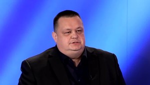 Rizikové skupiny ľudí by mali zvážiť očkovanie proti covidu, vyhlásil Mikas