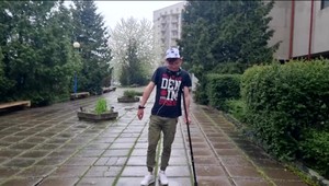 Keď začali bombardovať Mariupoľ, on ležal bezvládne v nemocnici. Zachránil ho vlastný otec