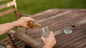 Naša susedná krajina obmedzuje predaj alkoholu. V noci ho už ľudia nekúpia