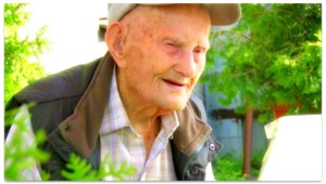 Nezlomný deduško. Má 104 rokov a stále je pri sile