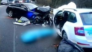 Tragická nehoda pri Ružomberku. Čech čelnú zrážku neprežil