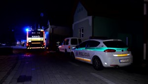 Tragický požiar v Hornom Hričove. Po uhasení plameňov našli hasiči v prístavbe telo