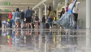 Záplavy ochromili letisko v obľúbenej dovolenkovej destinácii