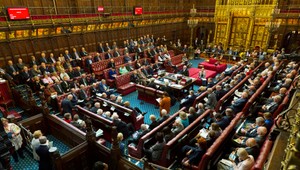 Snemovňa lordov tiež schválila návrh zákona proti brexitu bez dohody
