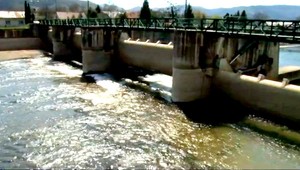 Pri vypúšťaní hrádze našli igelitku, bola plná streliva a nábojov