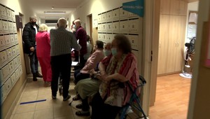 Očkovanie treťou dávkou sa naplno rozbieha: Ľudia majú niekoľko možností